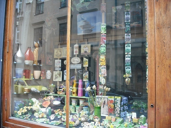 2010年のクラクフ・雑貨店のショーウィンドウ