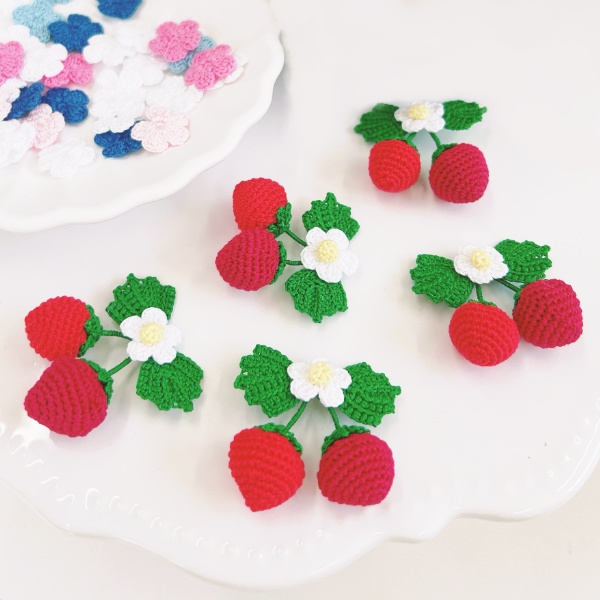 いちごのブローチ