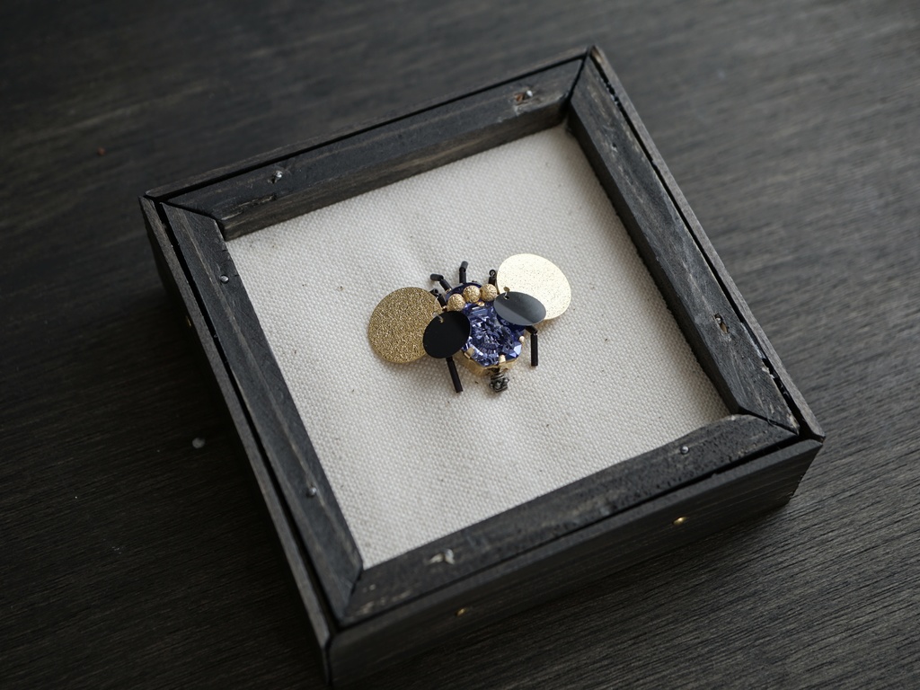 【年末セール10%引!4400▶︎3960円】再販無し一点物! 額入り昆虫ビーズ刺繍【ハチ】 額サイズ(小)