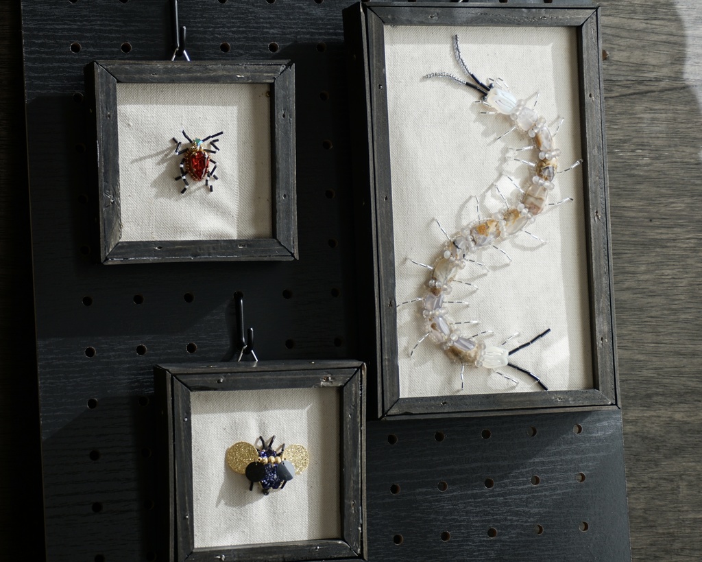 【年末セール10%引!4400▶︎3960円】再販無し一点物! 額入り昆虫ビーズ刺繍【ハチ】 額サイズ(小)