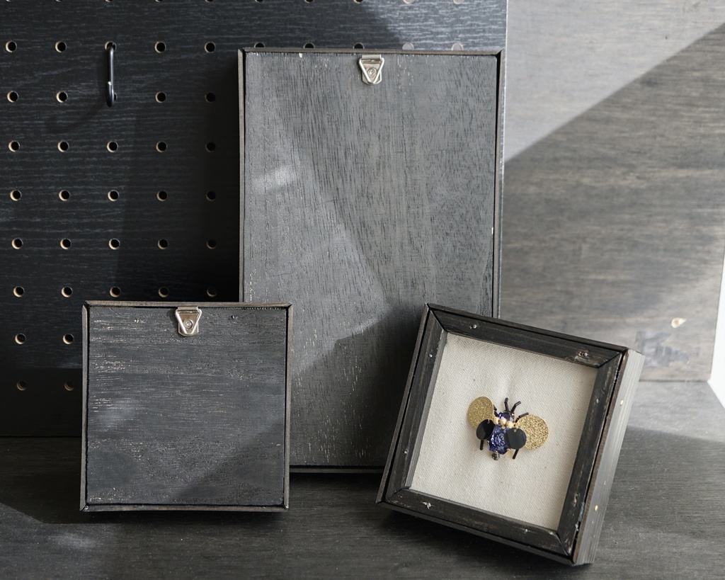 【年末セール10%引!4400▶︎3960円】再販無し一点物! 額入り昆虫ビーズ刺繍【ハチ】 額サイズ(小)