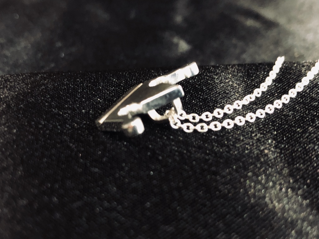 王冠のペンダントトップ