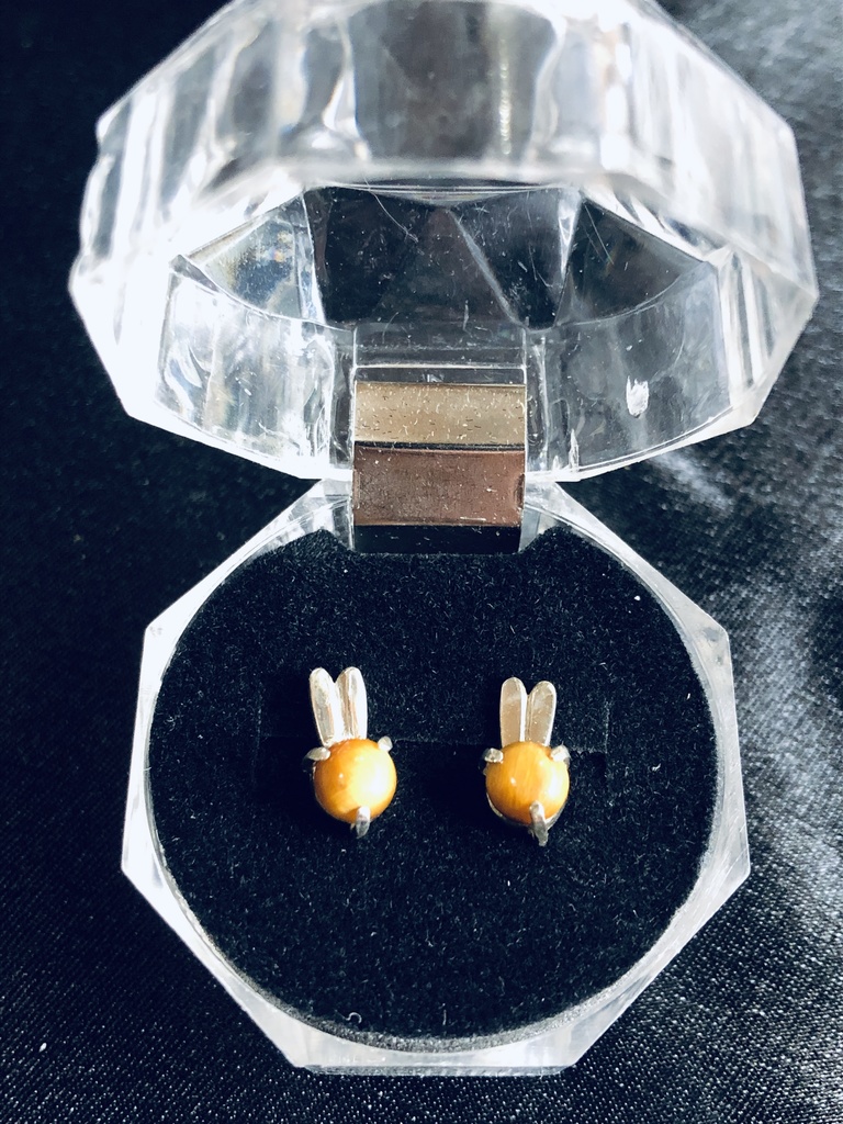 うさぎのピアス