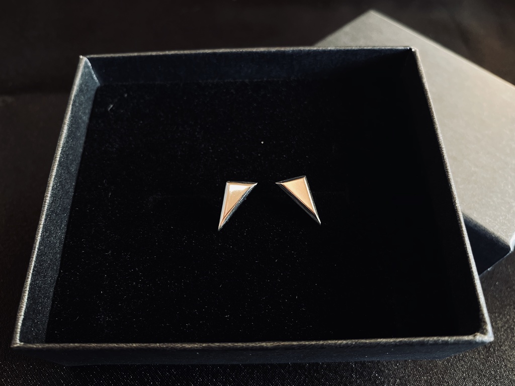 三角のピアス