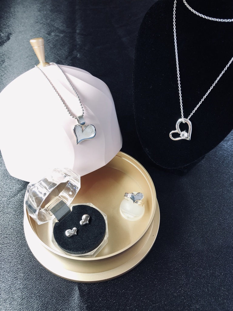 ぷっくりハートのペンダントトップ