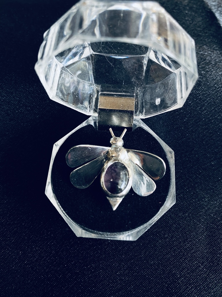 蜂さんのペンダントトップ