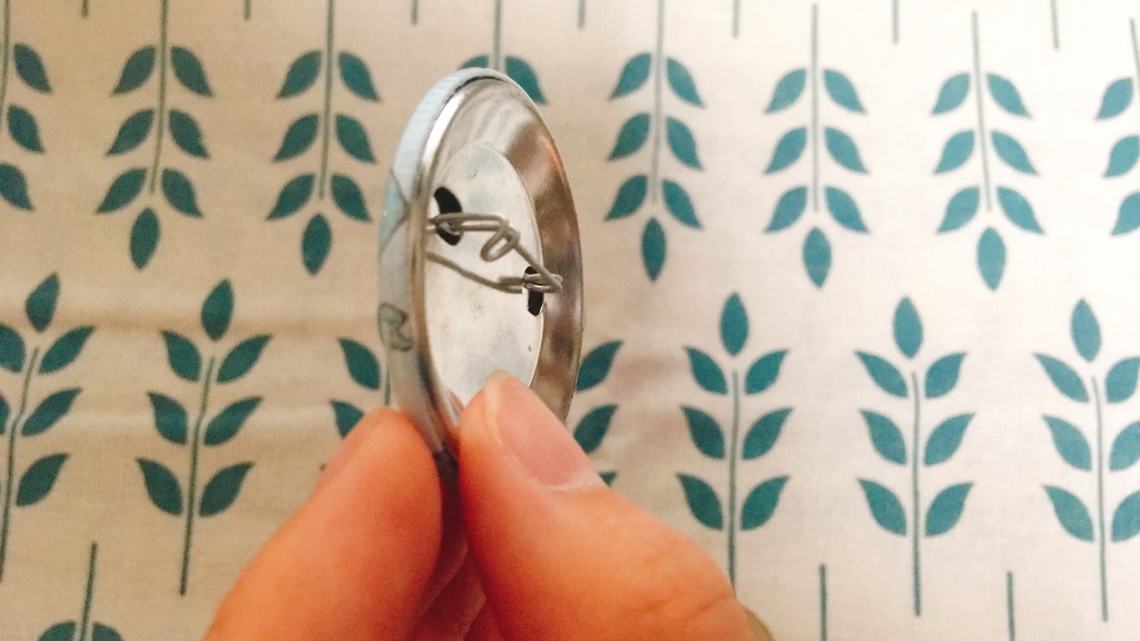 缶バッジ HAPPY TRAVEL