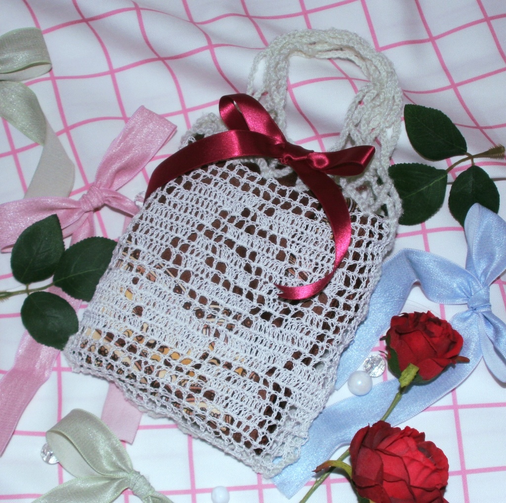 ささやかなバラのハンドバッグ