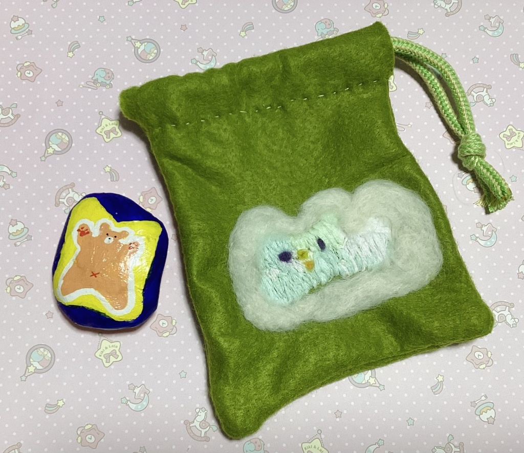 やさしいおまもりと謎のいきもの巾着セット