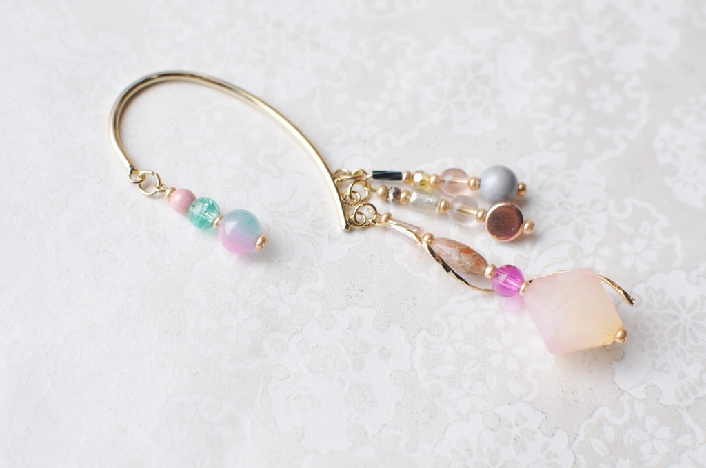 アマビエ・イメージイヤーフック・みずいろ&ももいろ