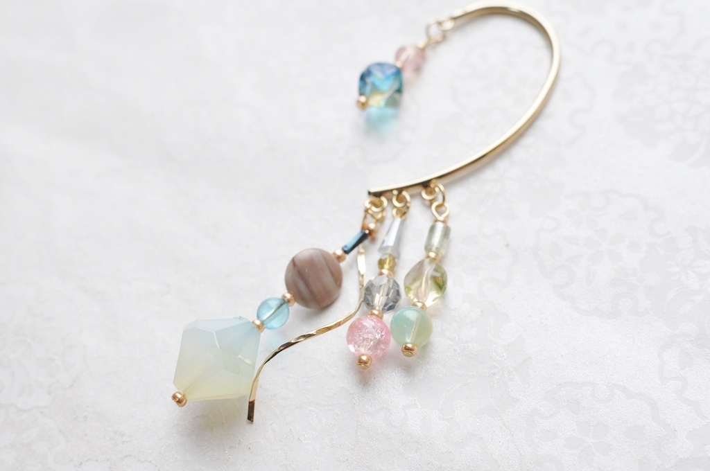 アマビエ・イメージイヤーフック・みずいろ&ももいろ