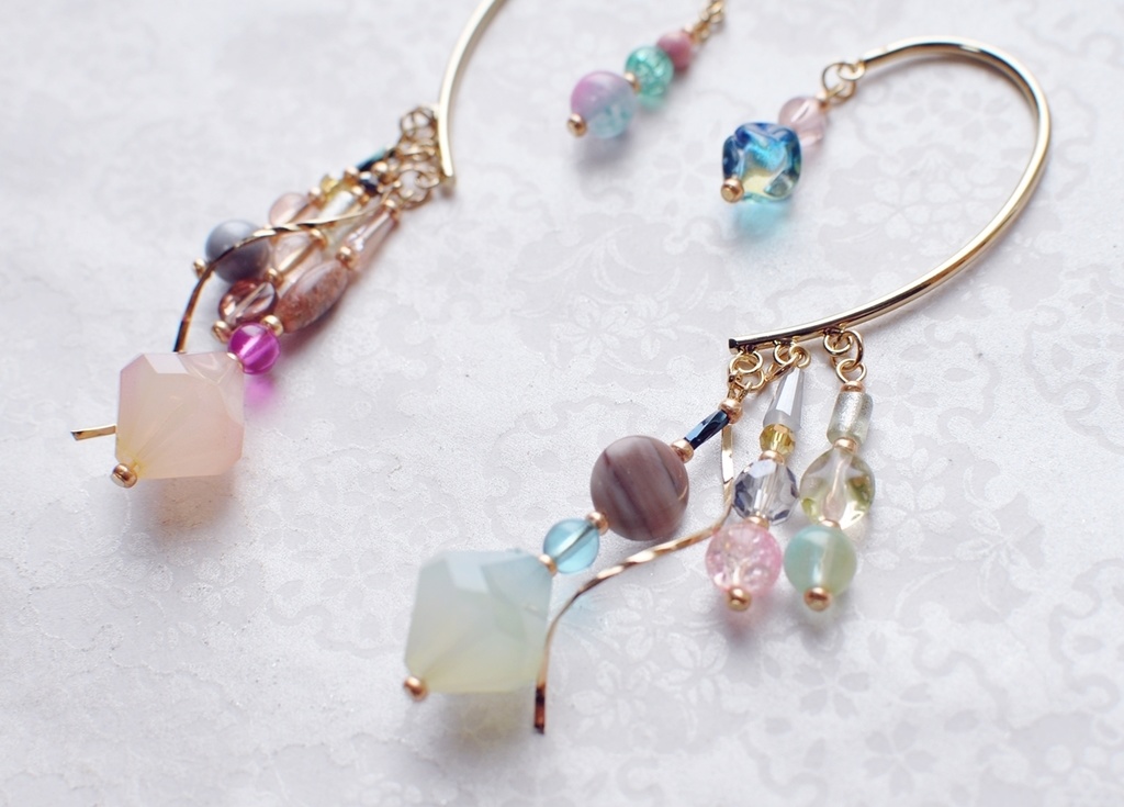 アマビエ・イメージイヤーフック・みずいろ&ももいろ