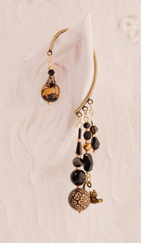 黒猫のイヤーフック