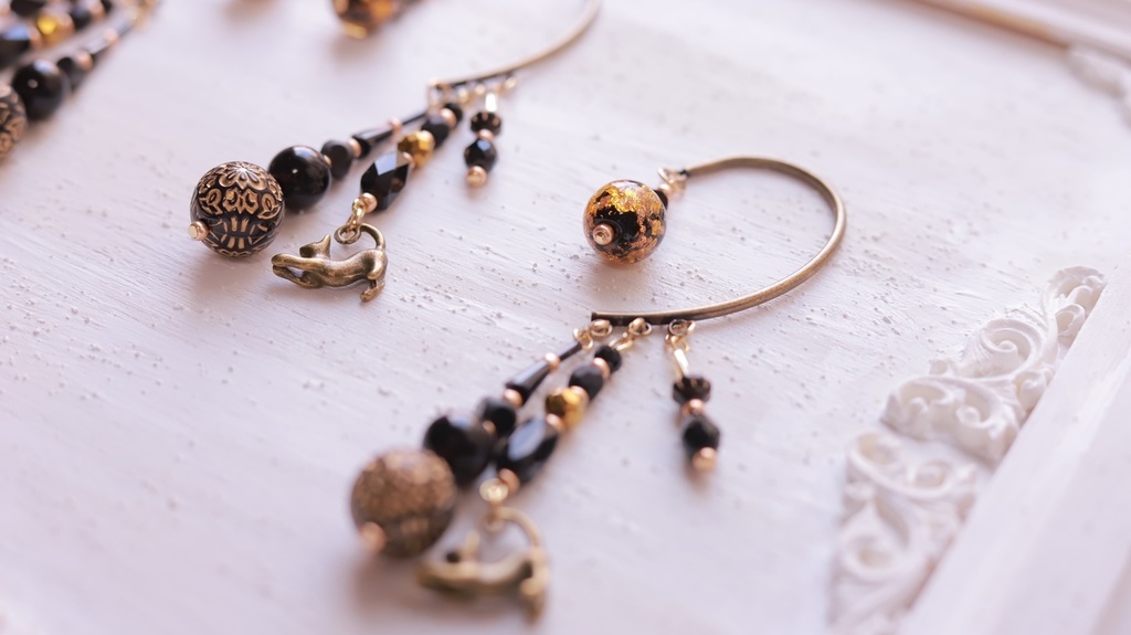 黒猫のイヤーフック