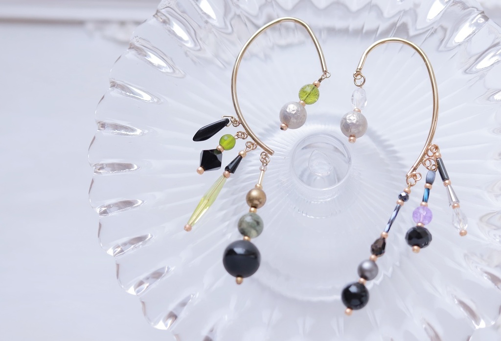 黒緑と黒紫のイヤーフック