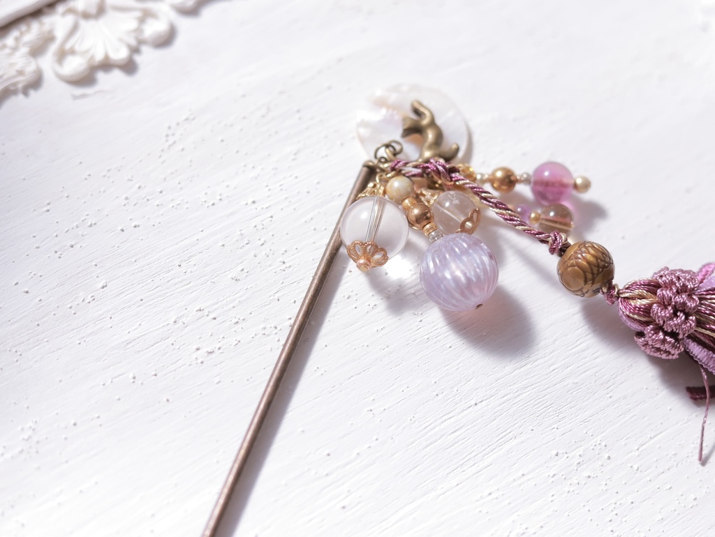 猫・薄紫の寝台