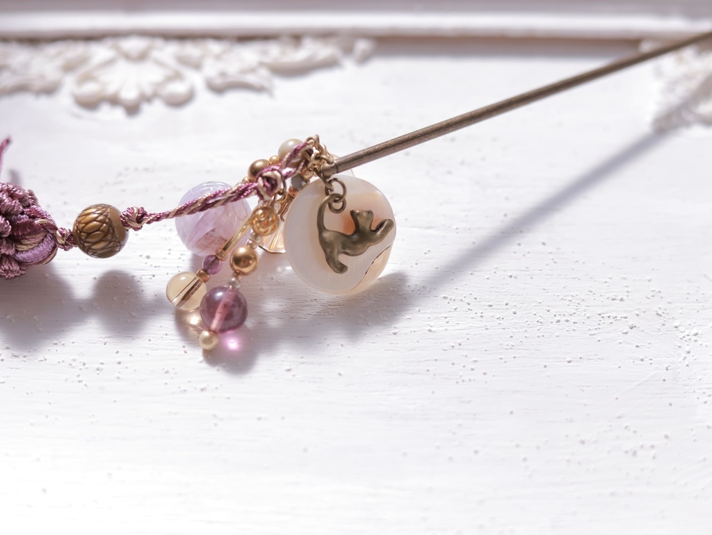 猫・薄紫の寝台