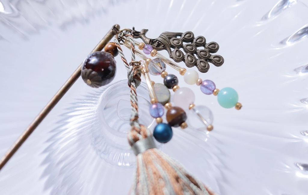 孔雀のタッセル簪