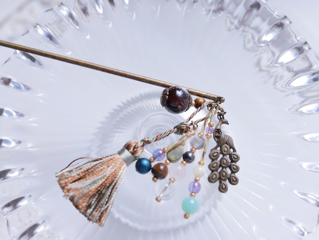 孔雀のタッセル簪