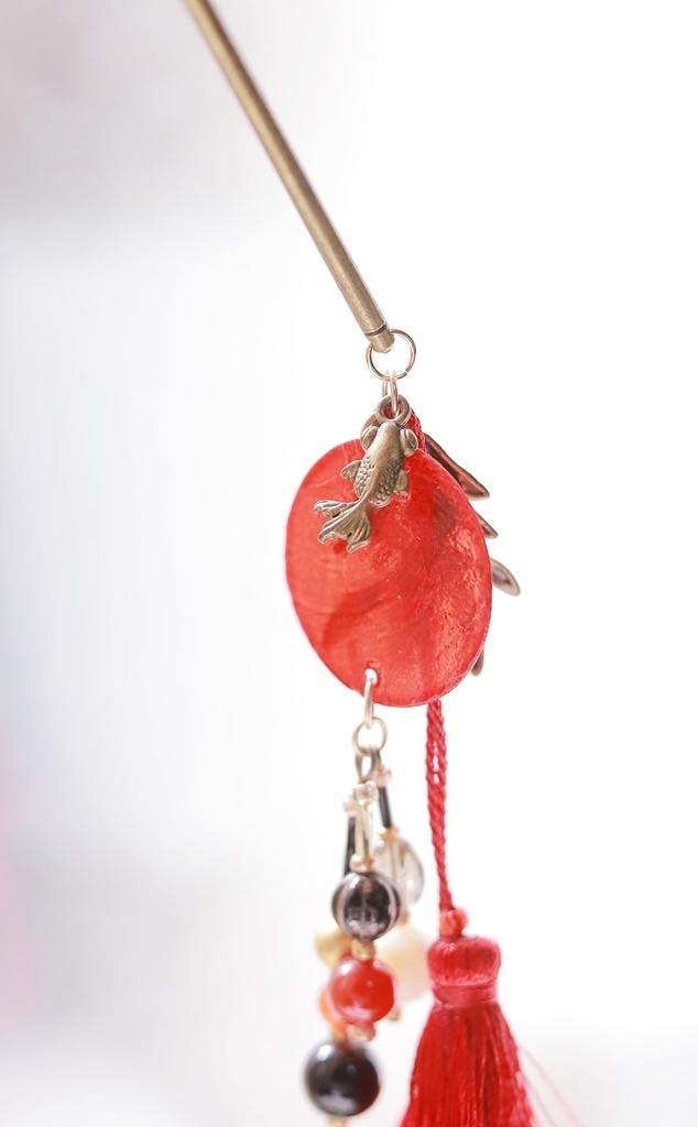 赤い金魚の日の出かんざし