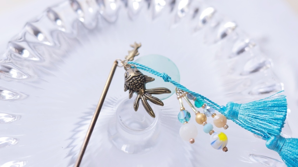 水色の金魚かんざし