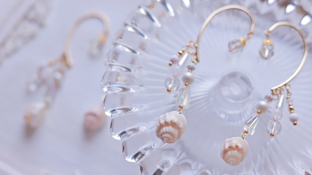 シャボンと貝の人魚イヤーフック