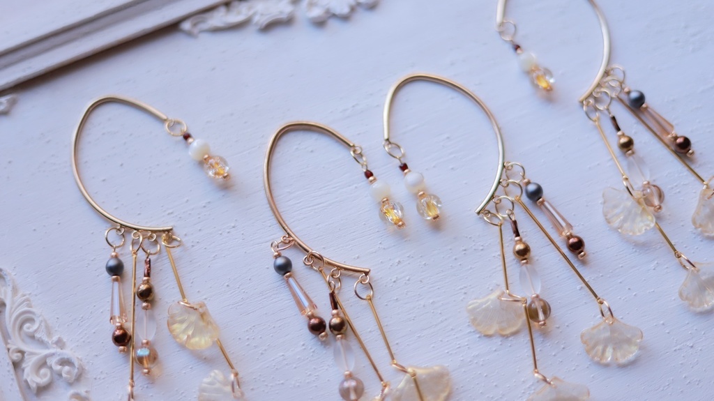 銀杏の金色イヤーフック