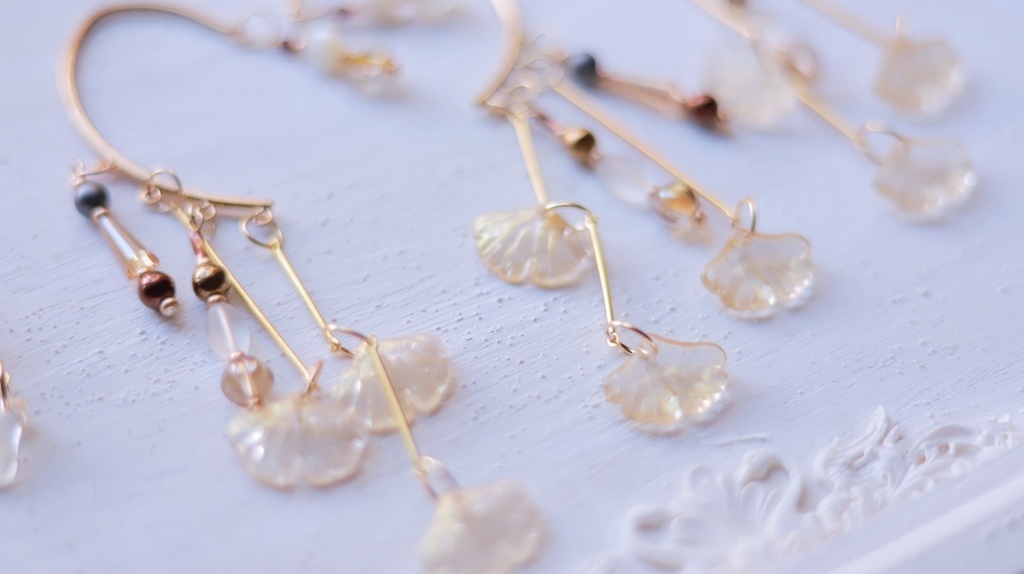 銀杏の金色イヤーフック