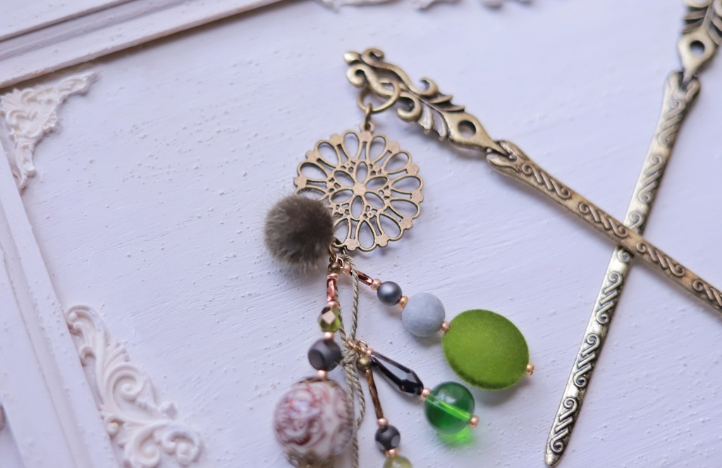 侘び寂の苔庭変わり軸かんざし