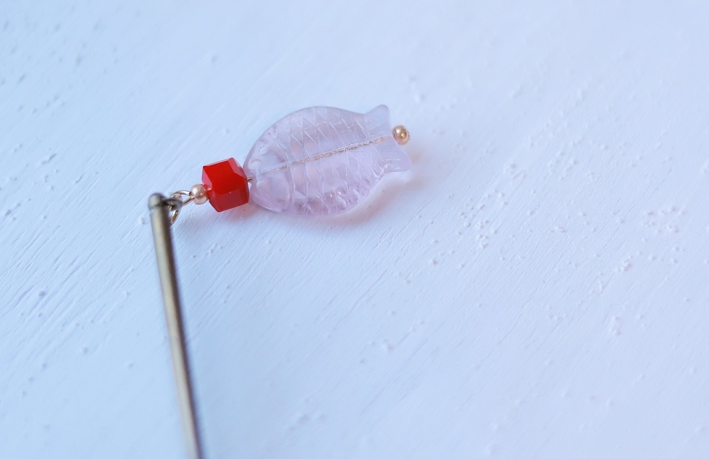 醤油を入れる魚のガラスかんざし