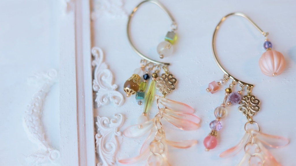 ガラス房のイヤーフック