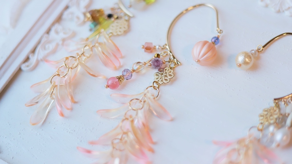 ガラス房のイヤーフック