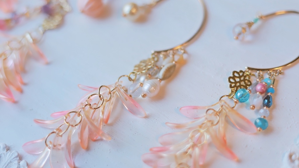 ガラス房のイヤーフック