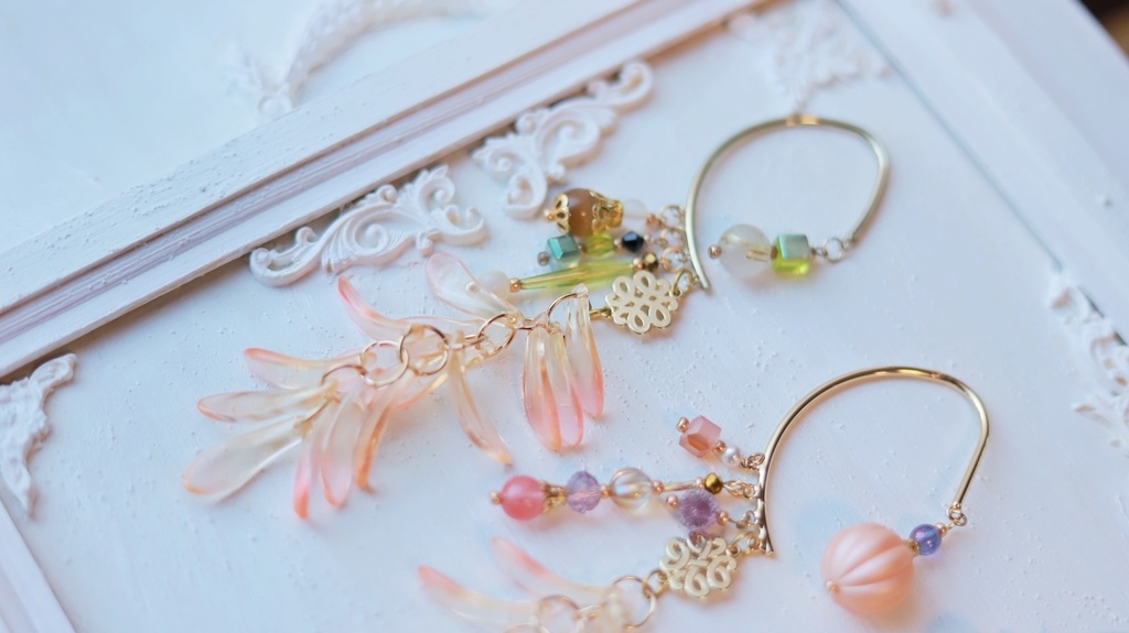 ガラス房のイヤーフック