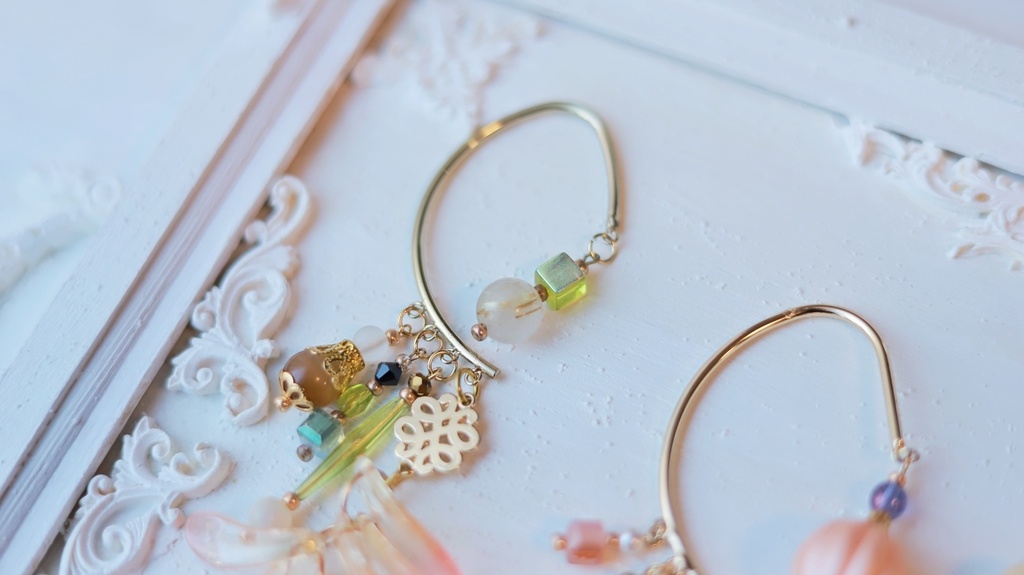 ガラス房のイヤーフック