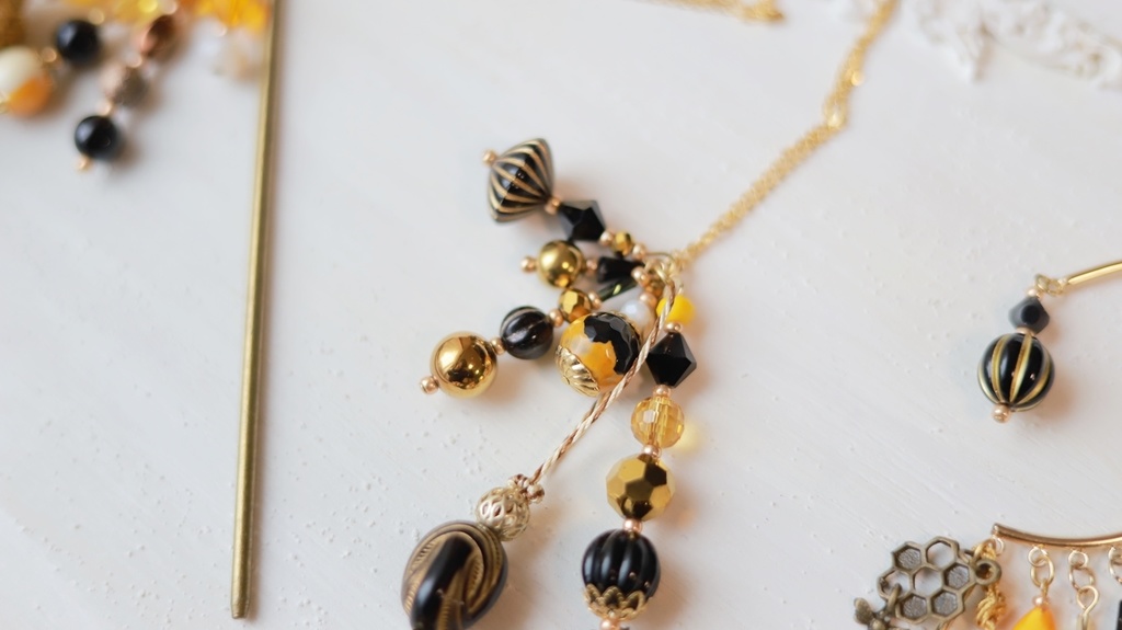 蜂のはちみつアクセサリー