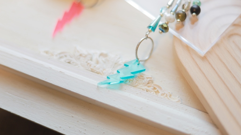 ネオンイナズマのイヤーフック