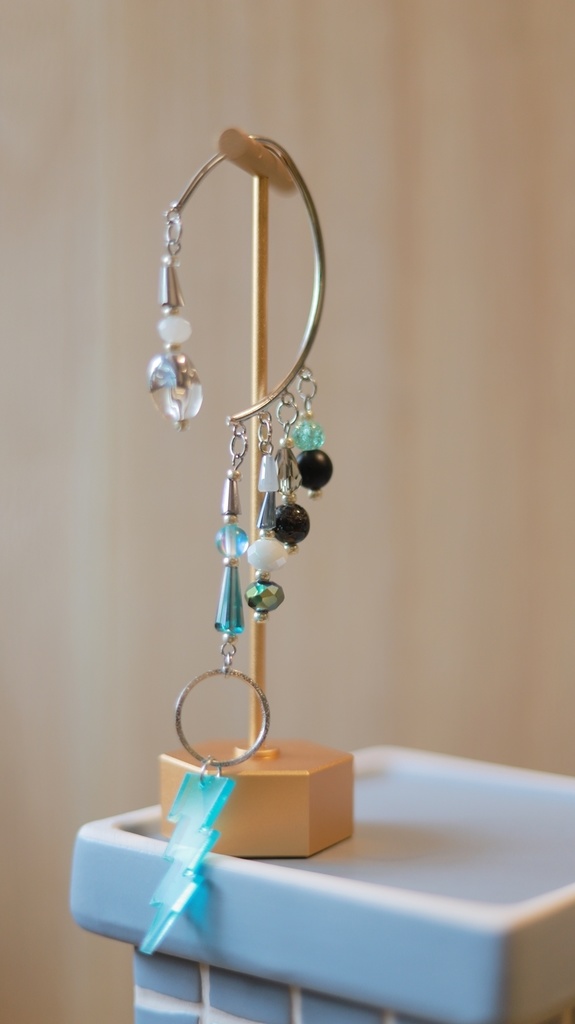 ネオンイナズマのイヤーフック