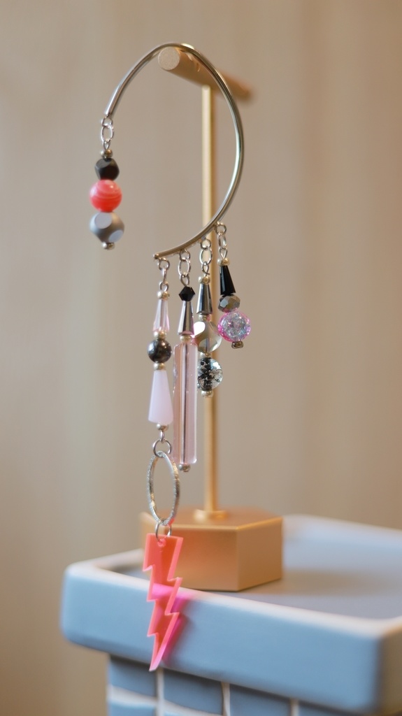 ネオンイナズマのイヤーフック