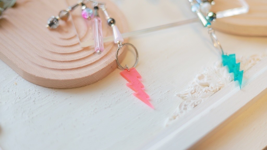 ネオンイナズマのイヤーフック