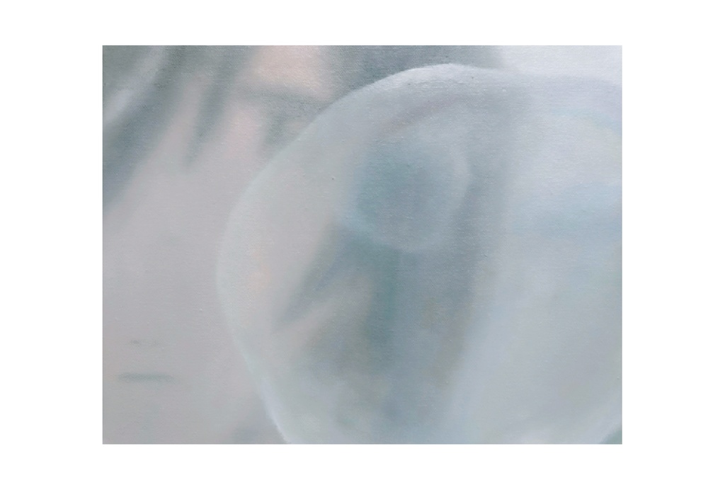 まばたきの前Tシャツ白