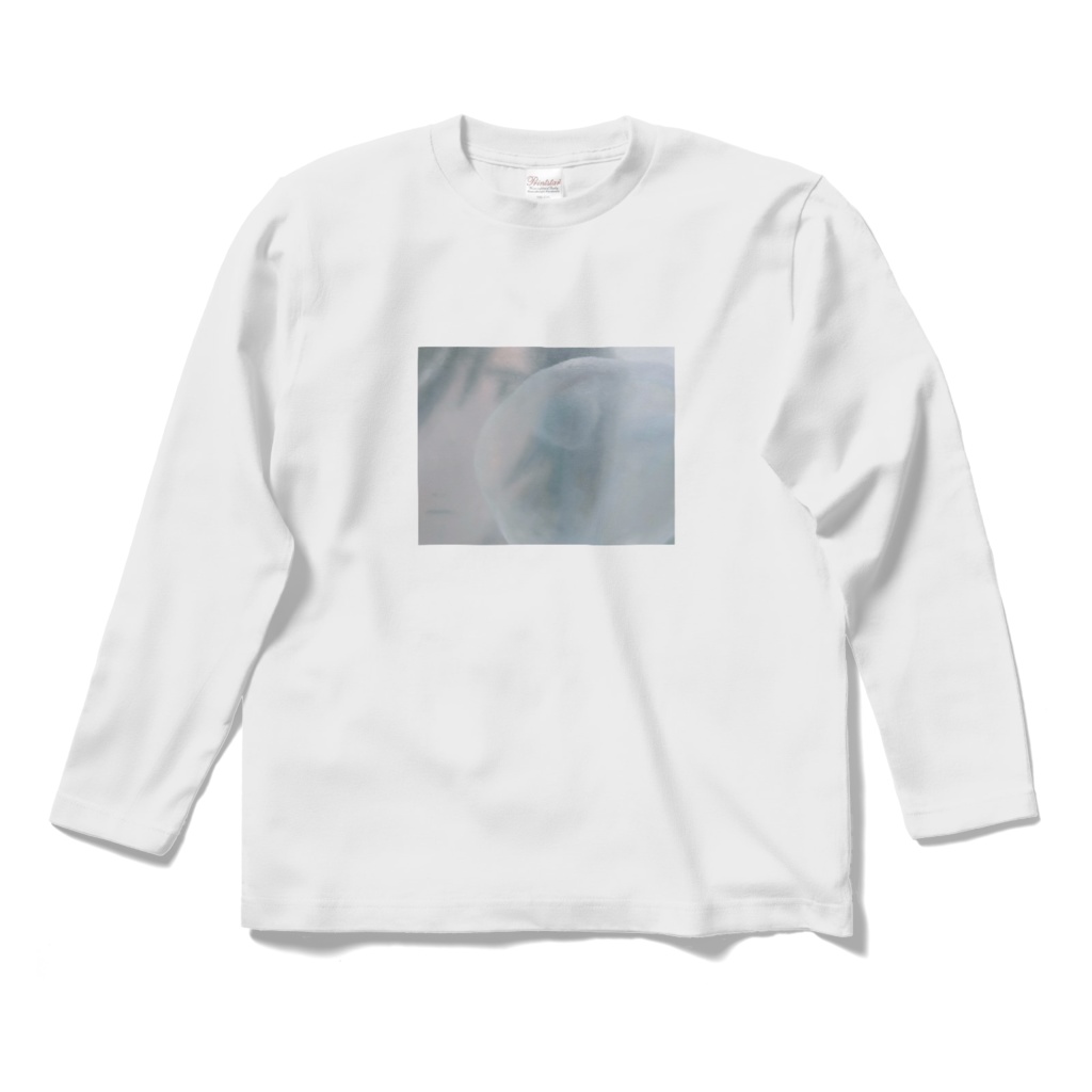 まばたきの前長そでTシャツ白