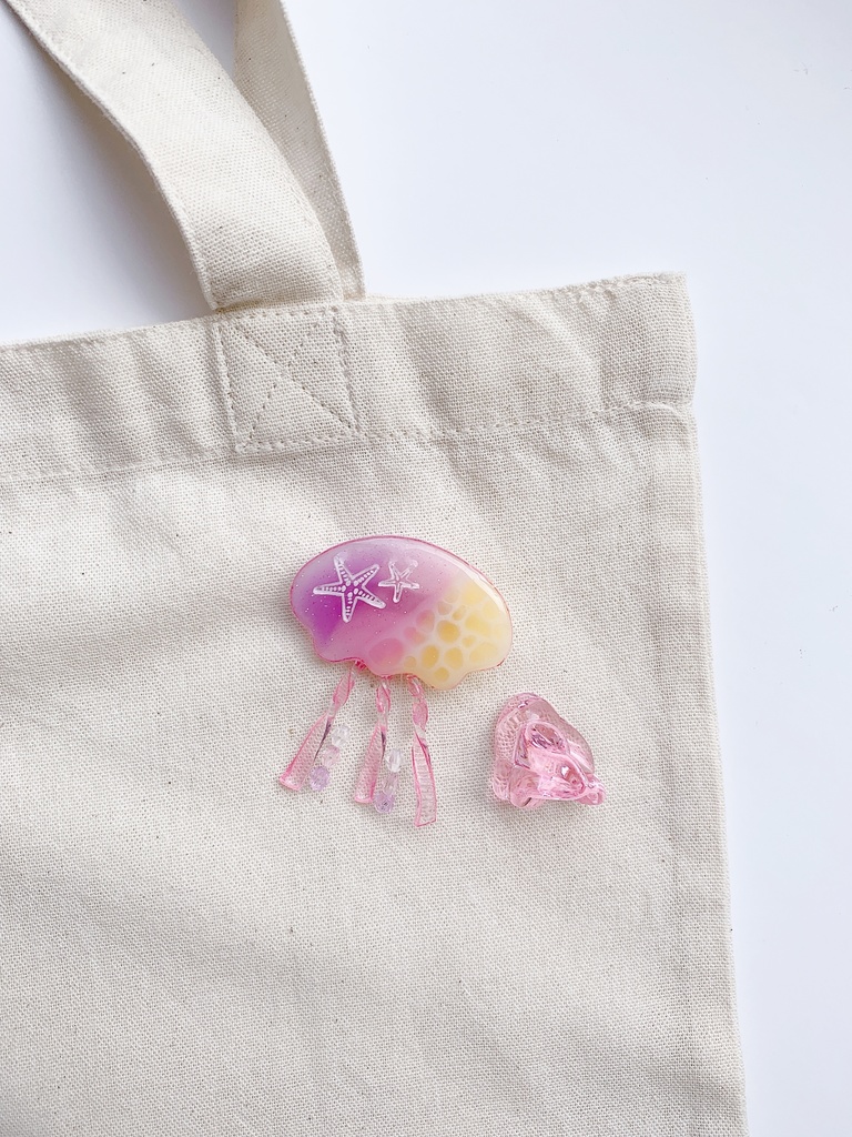 くらげブローチ