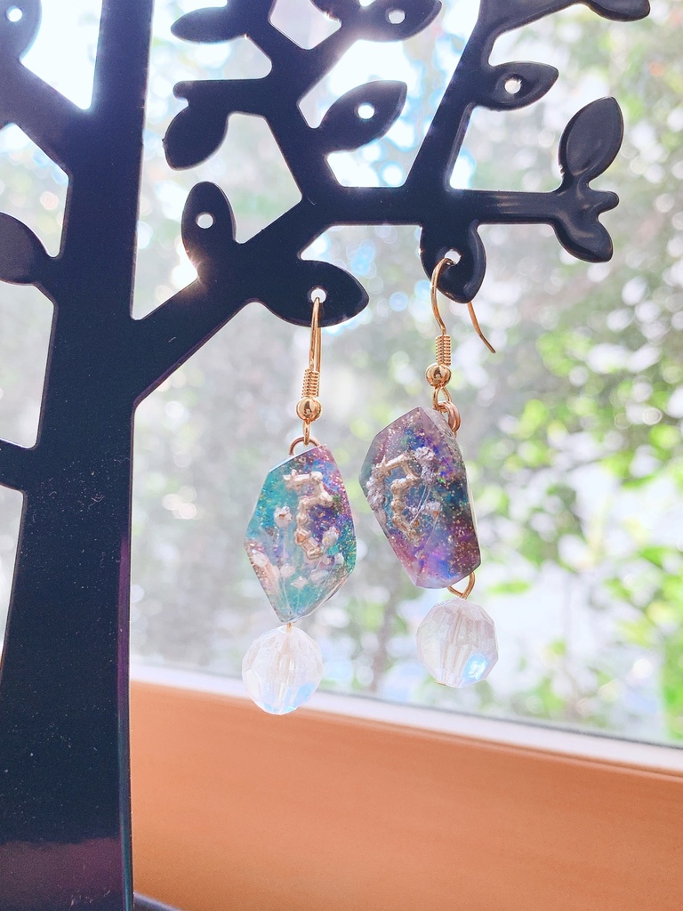 宇宙を閉じ込めたピアス