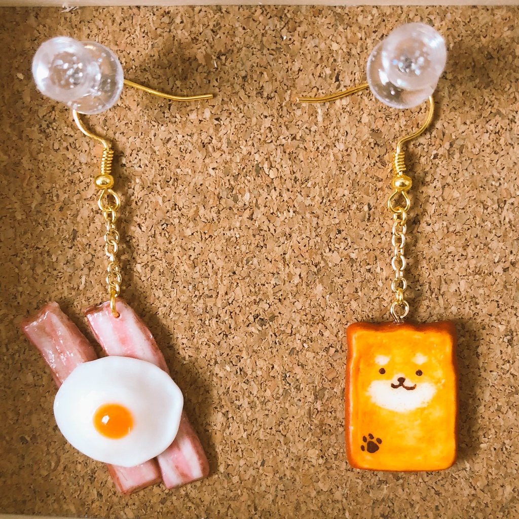 柴犬トーストとベーコンエッグのピアス
