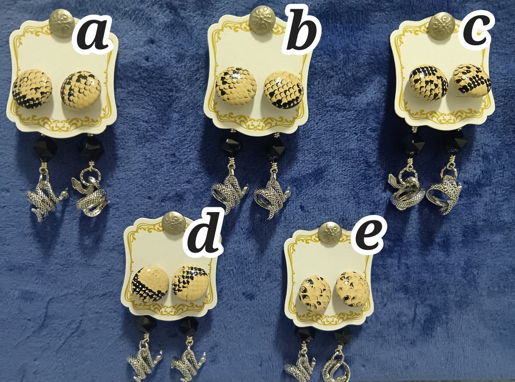 真島吾朗 蛇イメージ天然石ピアス