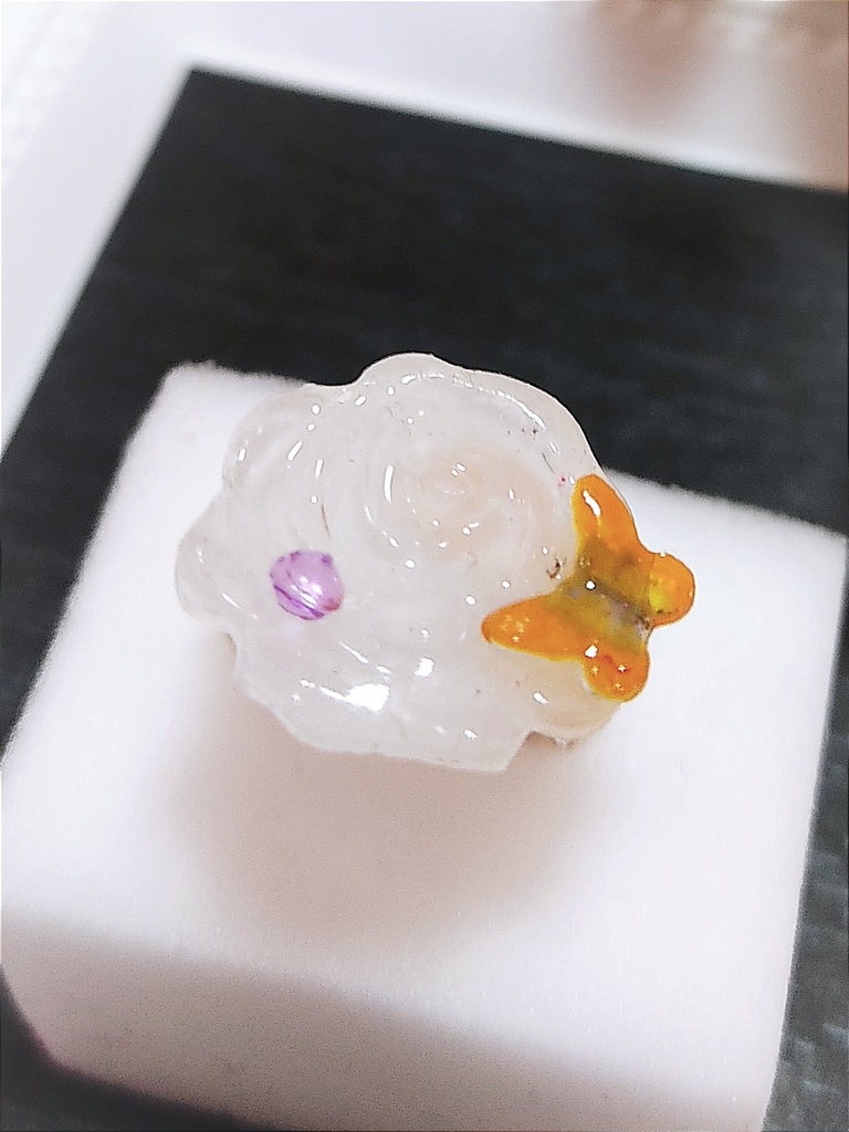 白いバラのリング