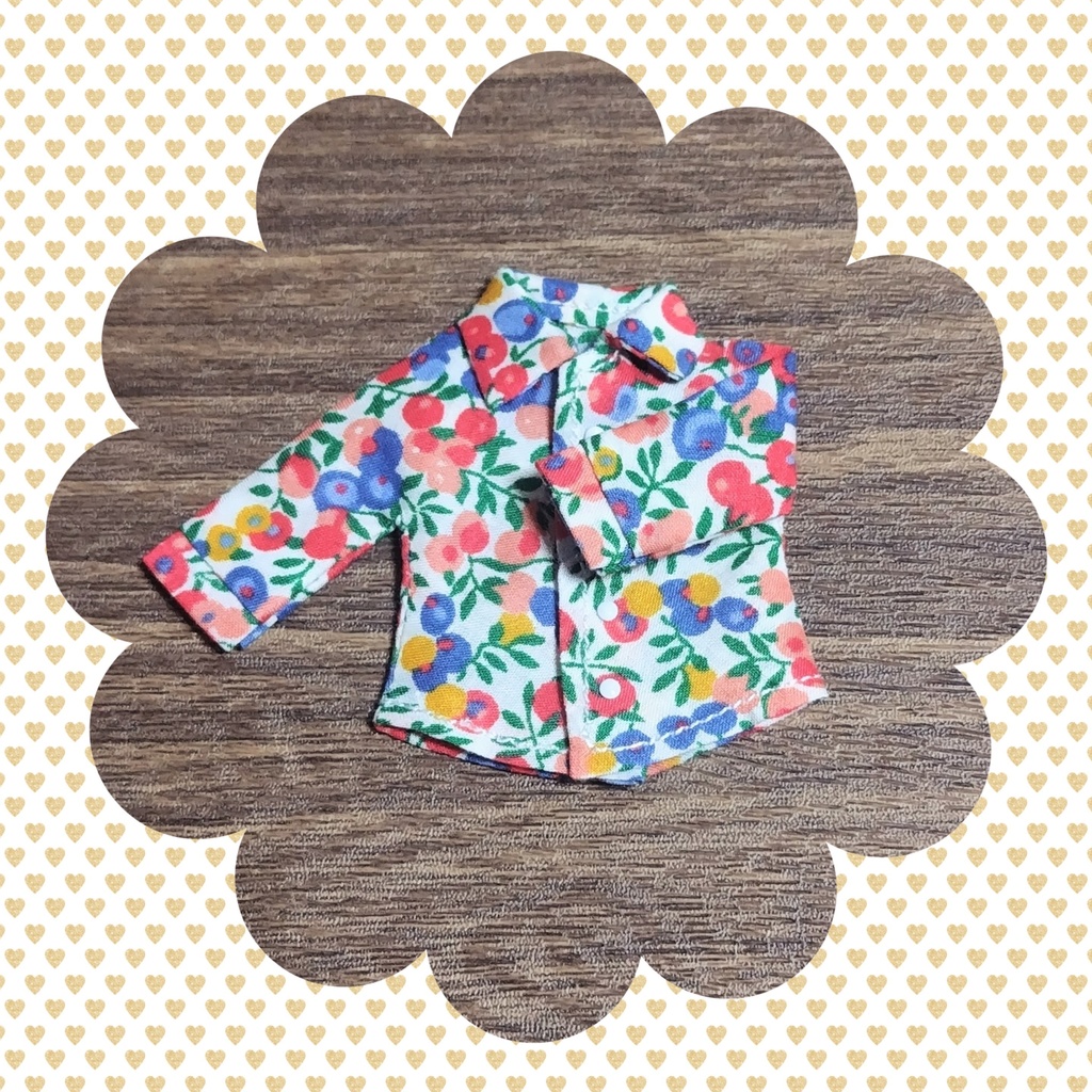 Liberty生地使用 木の実柄シャツ