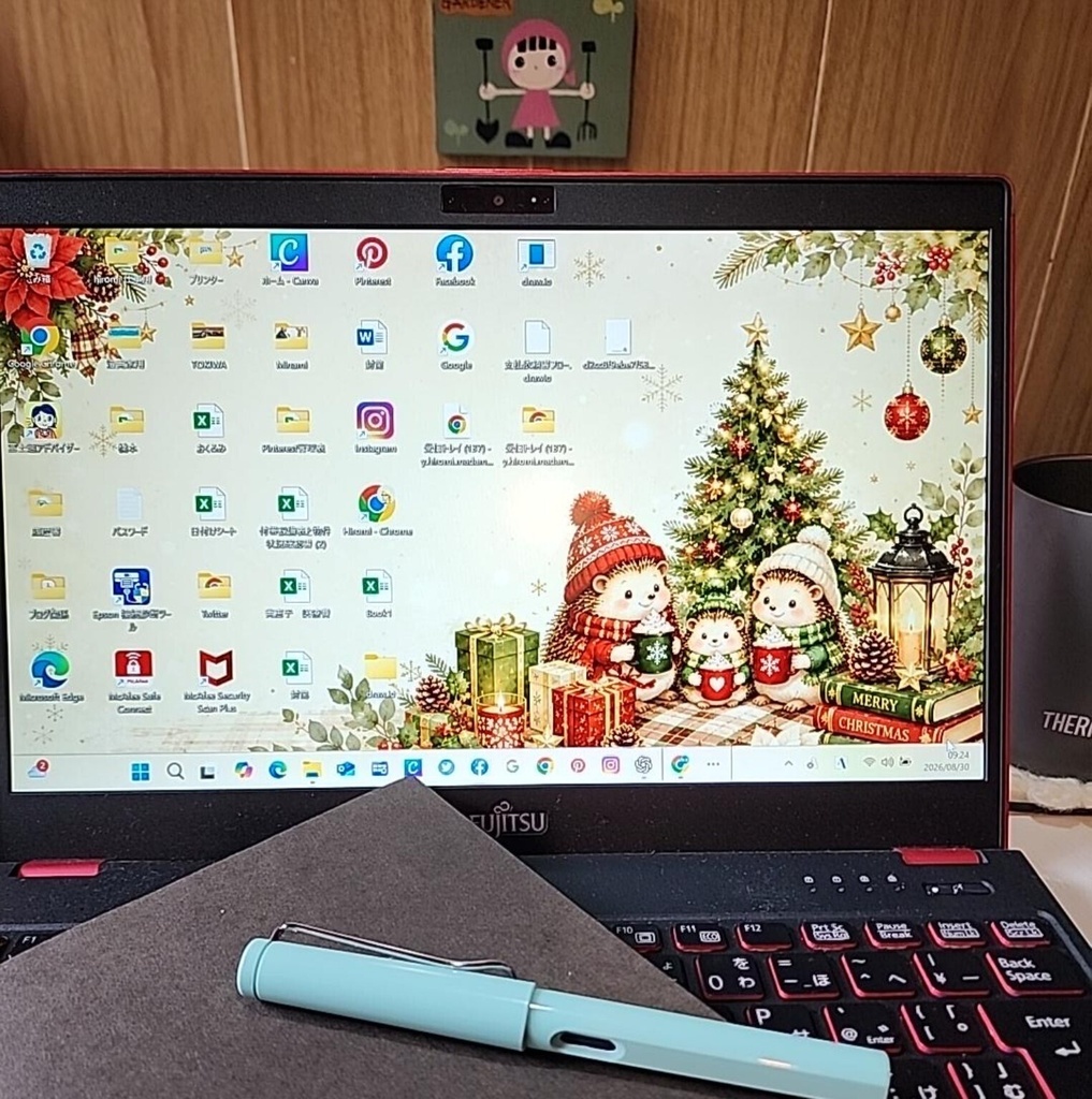 クリスマス壁紙セット|PC・スマホお揃い|3匹のハリネズミ
