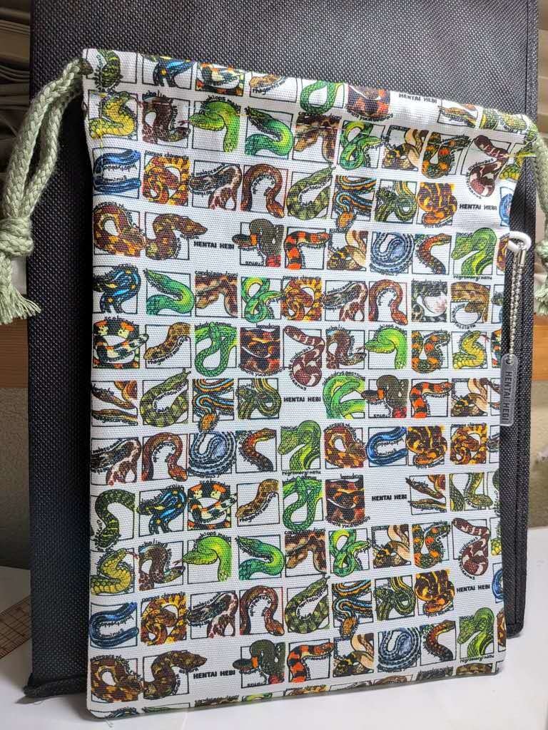 HENTAIHEBI_総柄巾着
